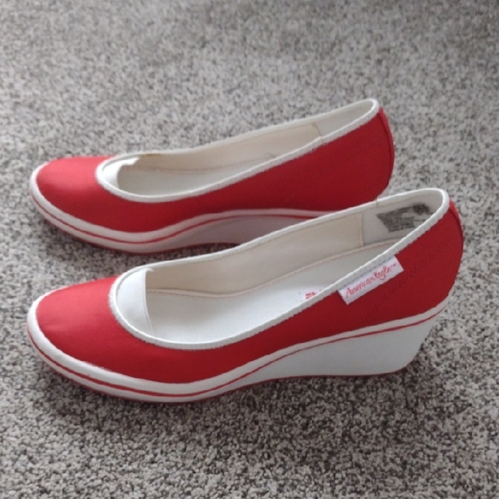 American Eagle Women's Red Wedge Shoes